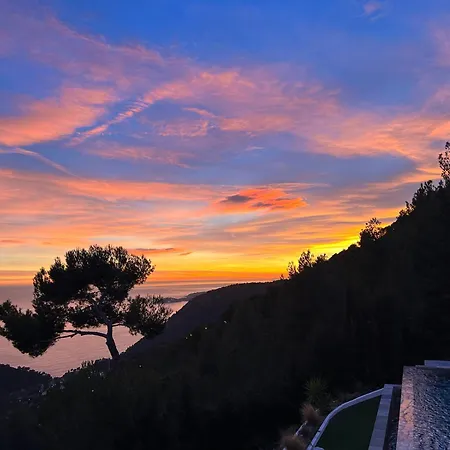 Eze - Appartement Dans Bas De Villa Avec Piscine Pres De Monaco Exterior photo