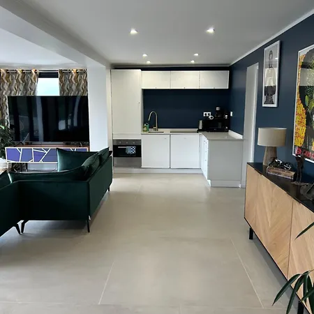 Eze - Appartement Dans Bas De Villa Avec Piscine Pres De Monaco Exterior photo