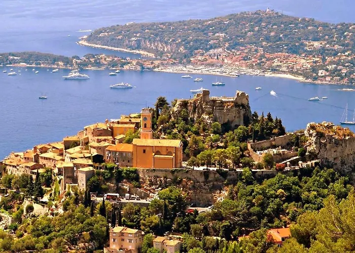 Eze - Appartement Dans Bas De Villa Avec Piscine Pres De Monaco