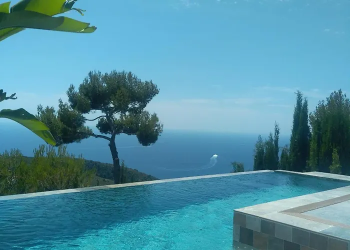 Eze - Appartement Dans Bas De Villa Avec Piscine Pres De Monaco
