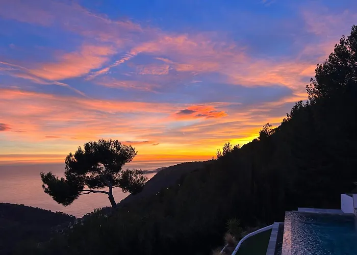 Eze - Appartement Dans Bas De Villa Avec Piscine Pres De Monaco
