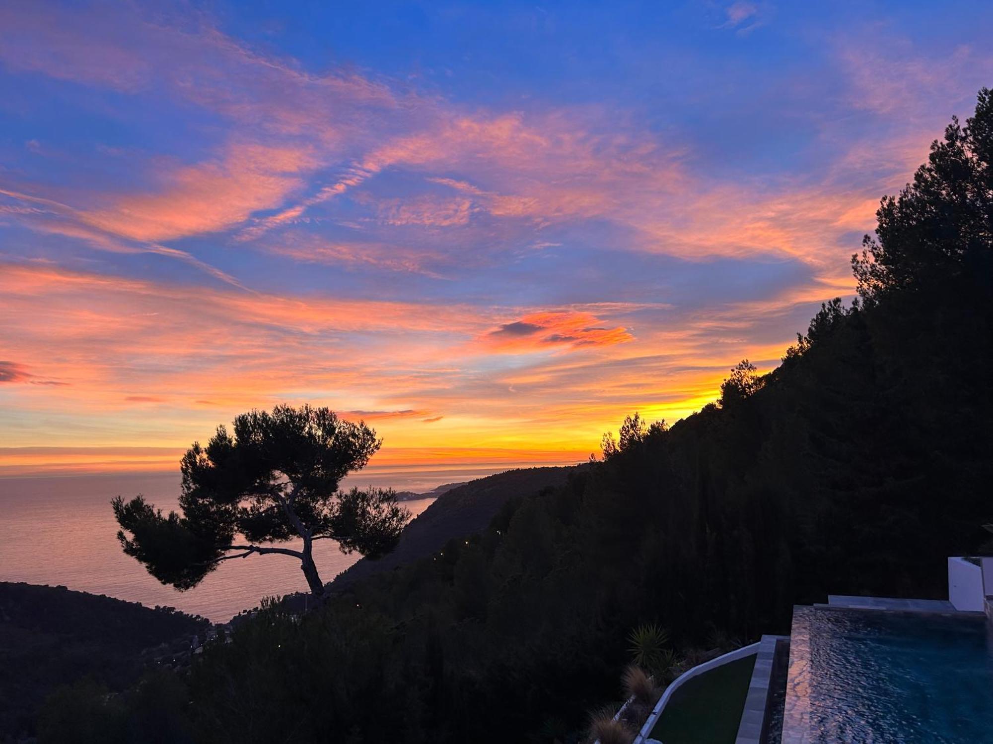 - Dans Bas De Avec Piscine Pres De Monaco *